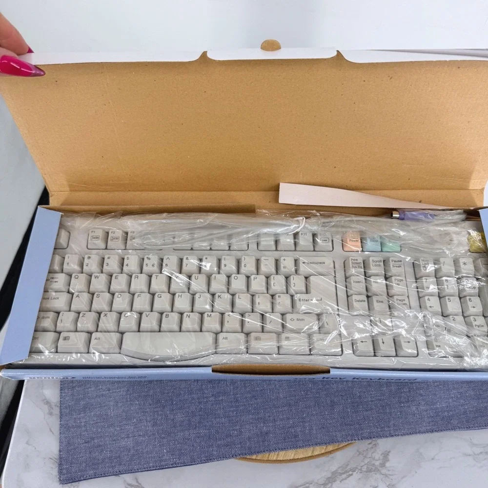 Genica Keyboard Vintage 109-Key Quiet Touch Hot Keys Windows 95/ 98/ NT 2000 ME‎